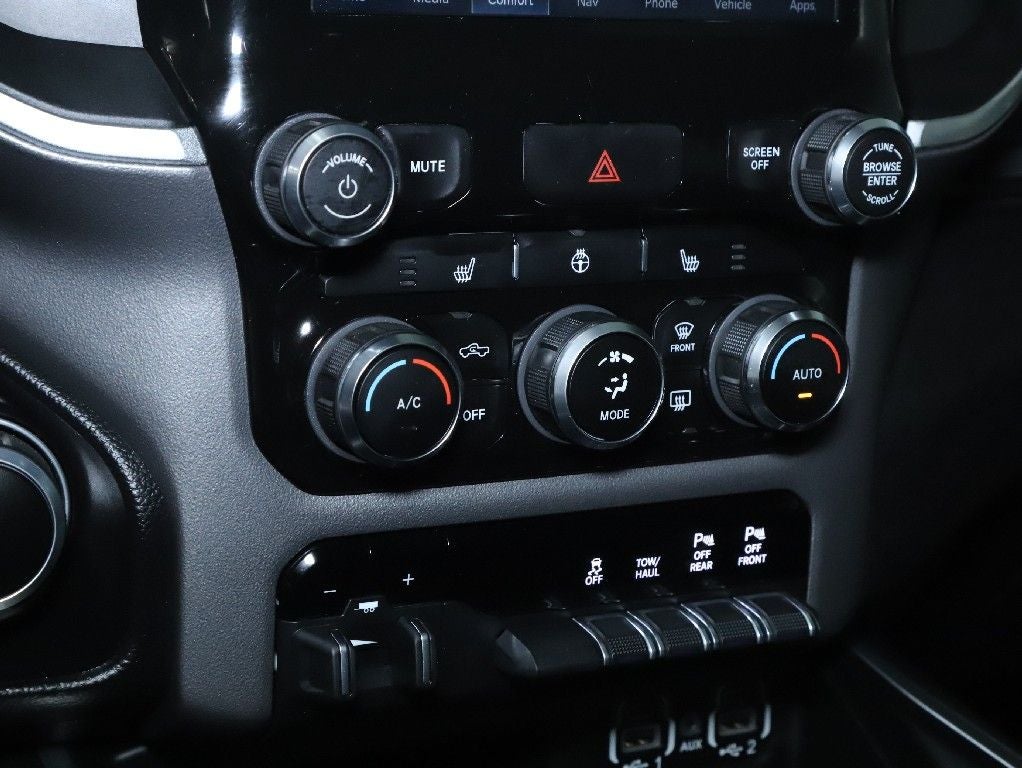 2022 RAM 1500 Big Horn Crew Cab 4x4 5'7' Box