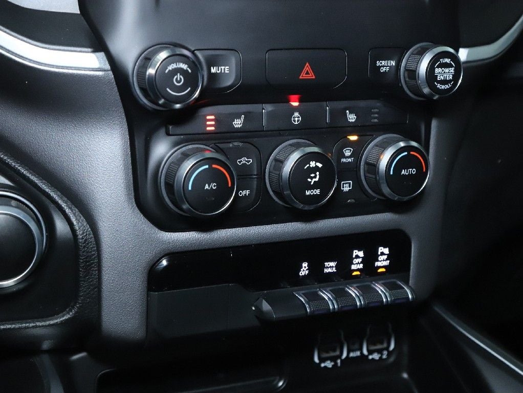 2022 RAM 1500 Big Horn Crew Cab 4x4 6'4' Box