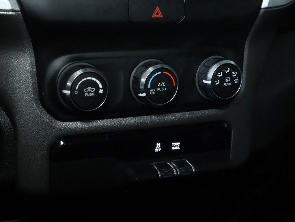 2020 RAM 1500 Big Horn Quad Cab 4x4 6'4' Box