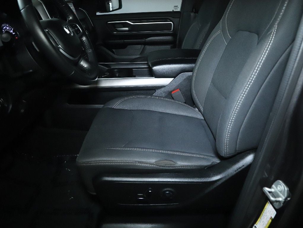 2020 RAM 1500 Big Horn Crew Cab 4x4 5'7' Box