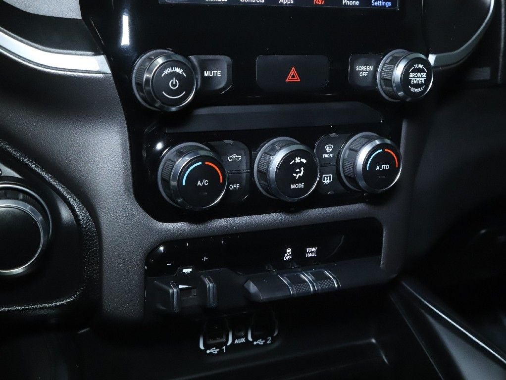 2020 RAM 1500 Big Horn Crew Cab 4x4 5'7' Box