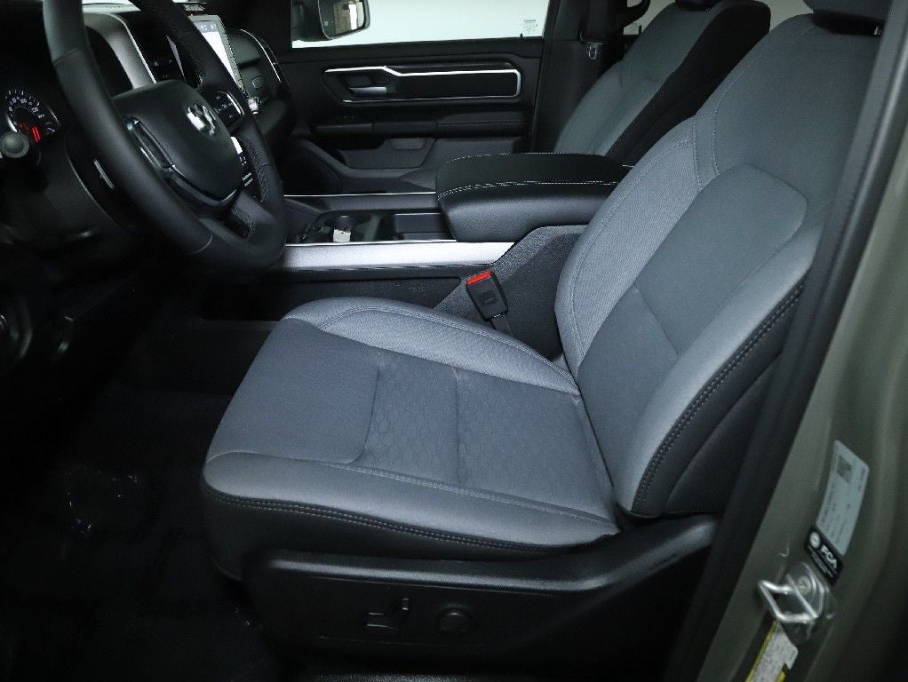 2026 RAM 1500 Big Horn Crew Cab 4x4 5'7' Box