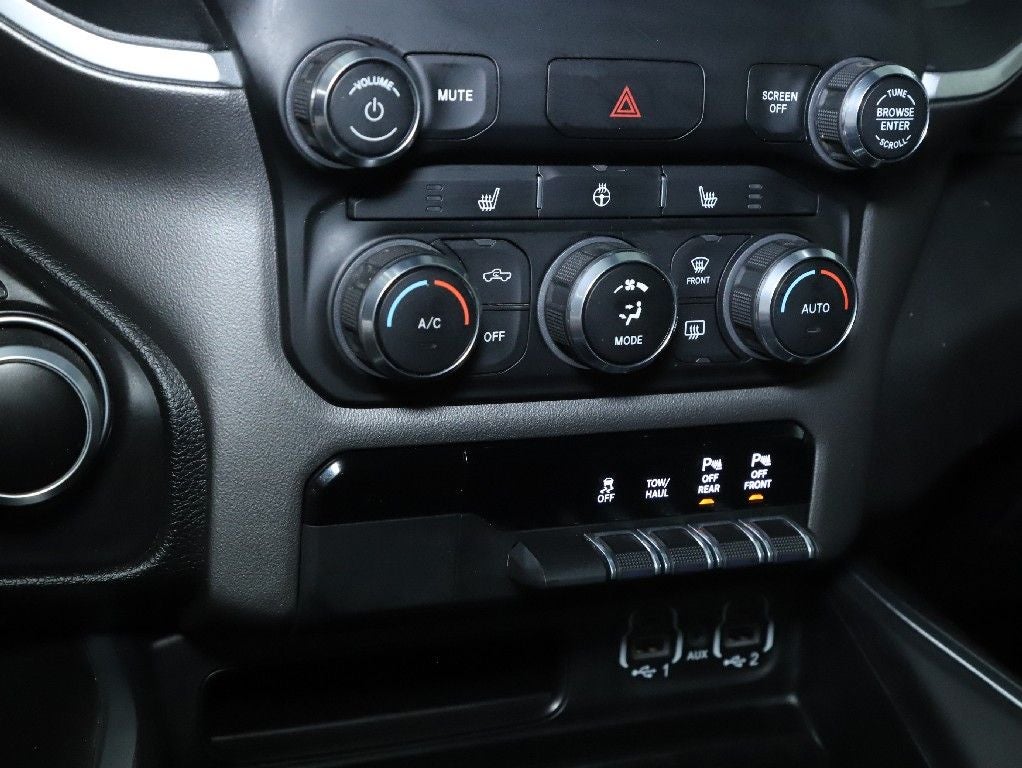 2022 RAM 1500 Big Horn Crew Cab 4x4 5'7' Box