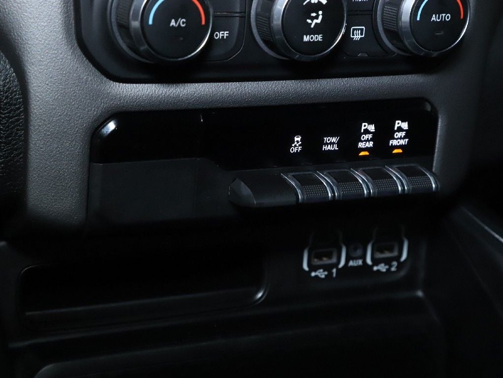 2022 RAM 1500 Big Horn Crew Cab 4x4 5'7' Box