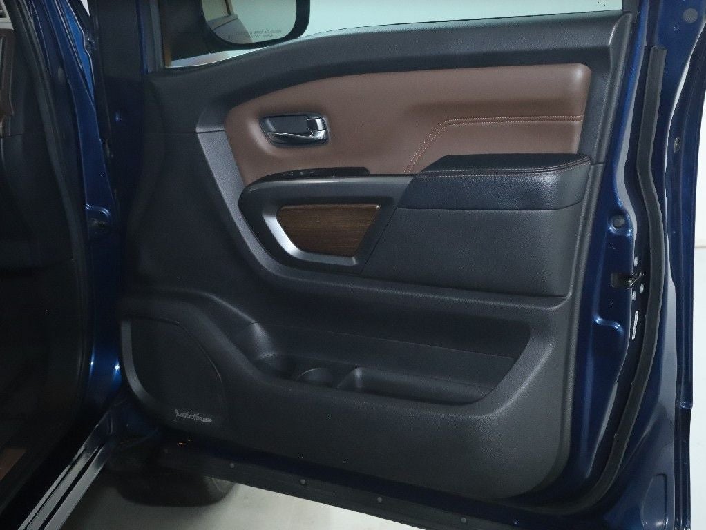 2017 Nissan TITAN Platinum Reserve