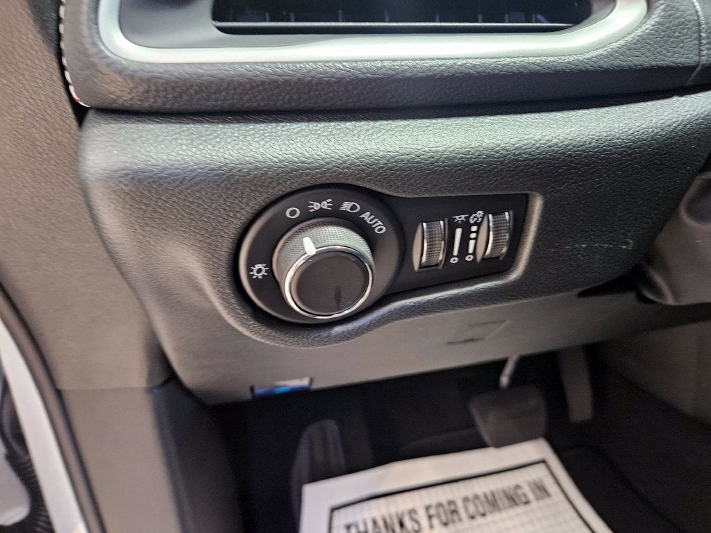 2027 Chrysler Pacifica PACIFICA SELECT