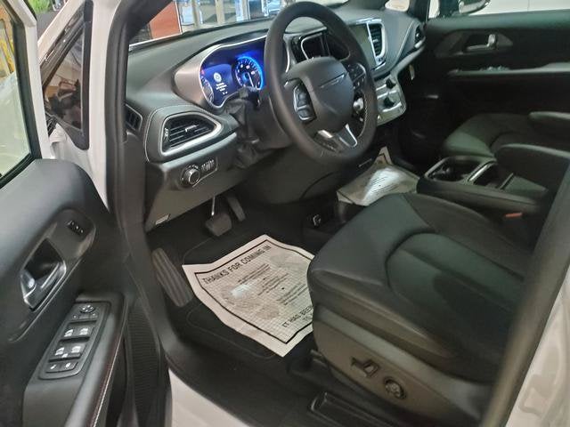 2027 Chrysler Pacifica PACIFICA SELECT