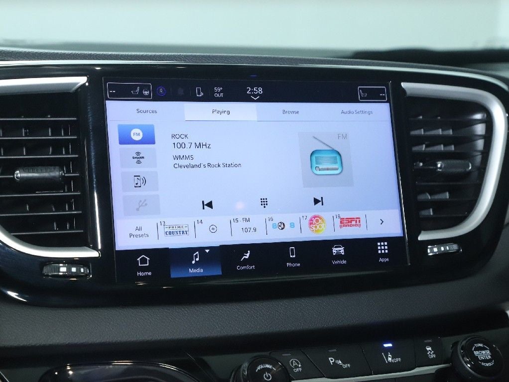 2024 Chrysler Pacifica Touring L