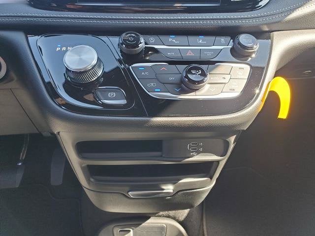2027 Chrysler Pacifica PACIFICA SELECT AWD