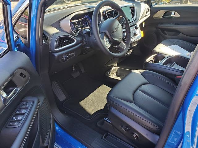 2027 Chrysler Pacifica PACIFICA SELECT AWD