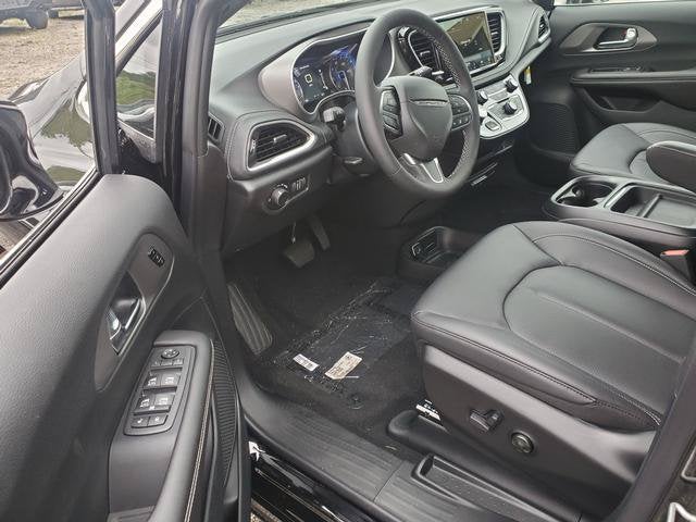 2027 Chrysler Pacifica PACIFICA SELECT AWD