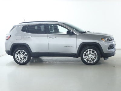 2024 Jeep Compass Latitude Lux FWD