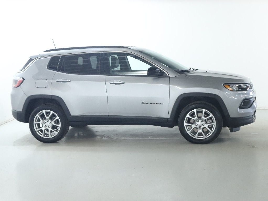2024 Jeep Compass Latitude Lux FWD
