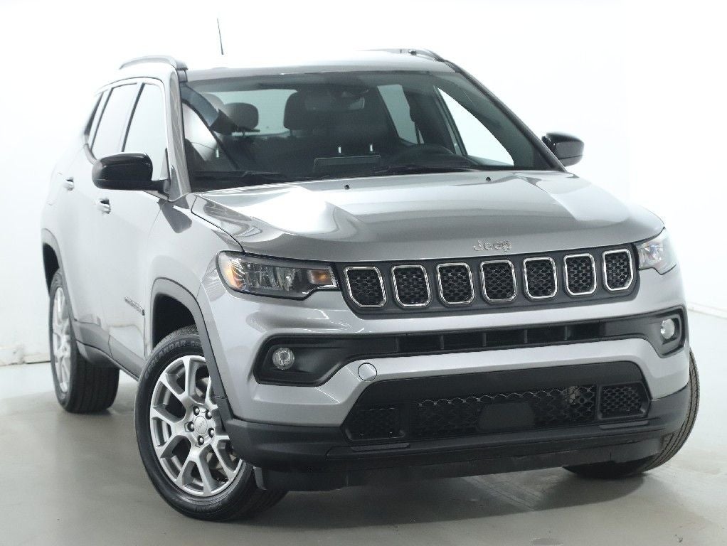 2024 Jeep Compass Latitude Lux FWD