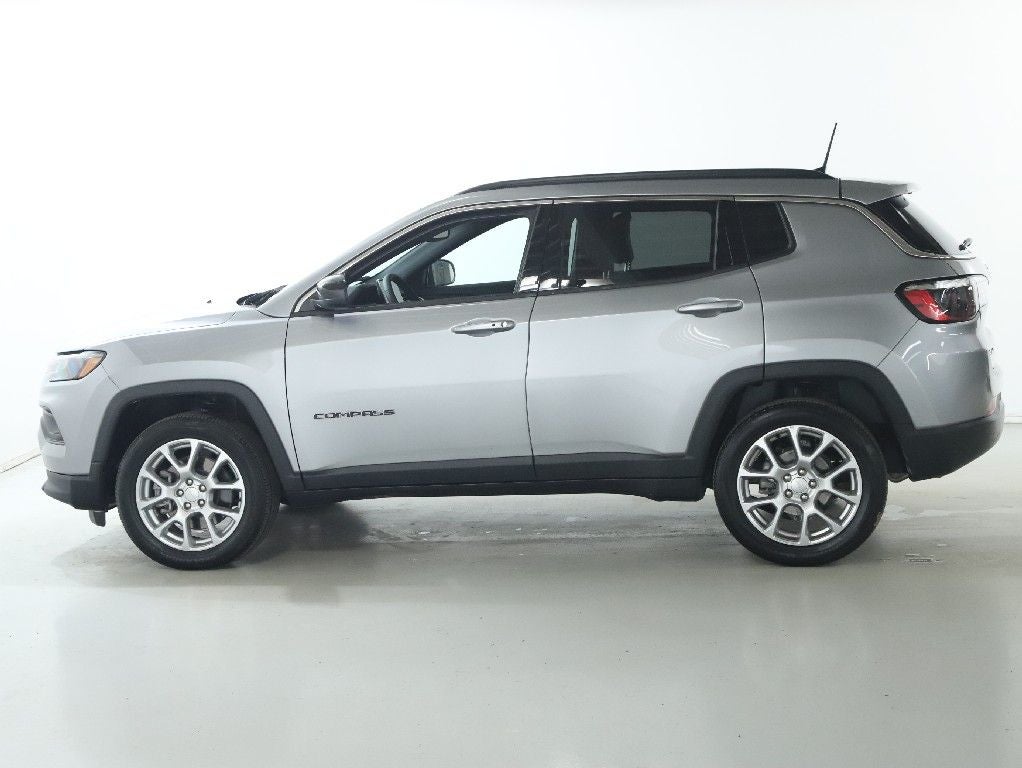2024 Jeep Compass Latitude Lux FWD