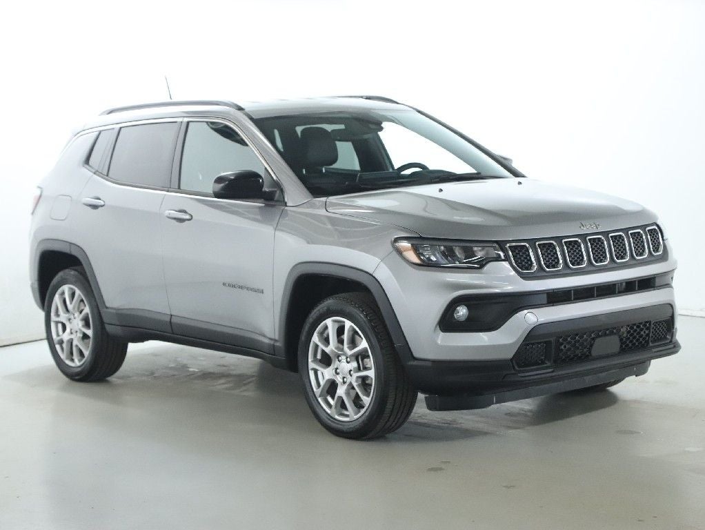 2024 Jeep Compass Latitude Lux FWD