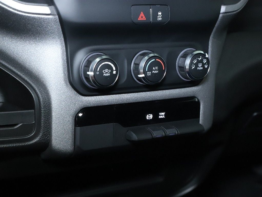 2024 RAM 3500 Tradesman Crew Cab 4x4 6'4' Box