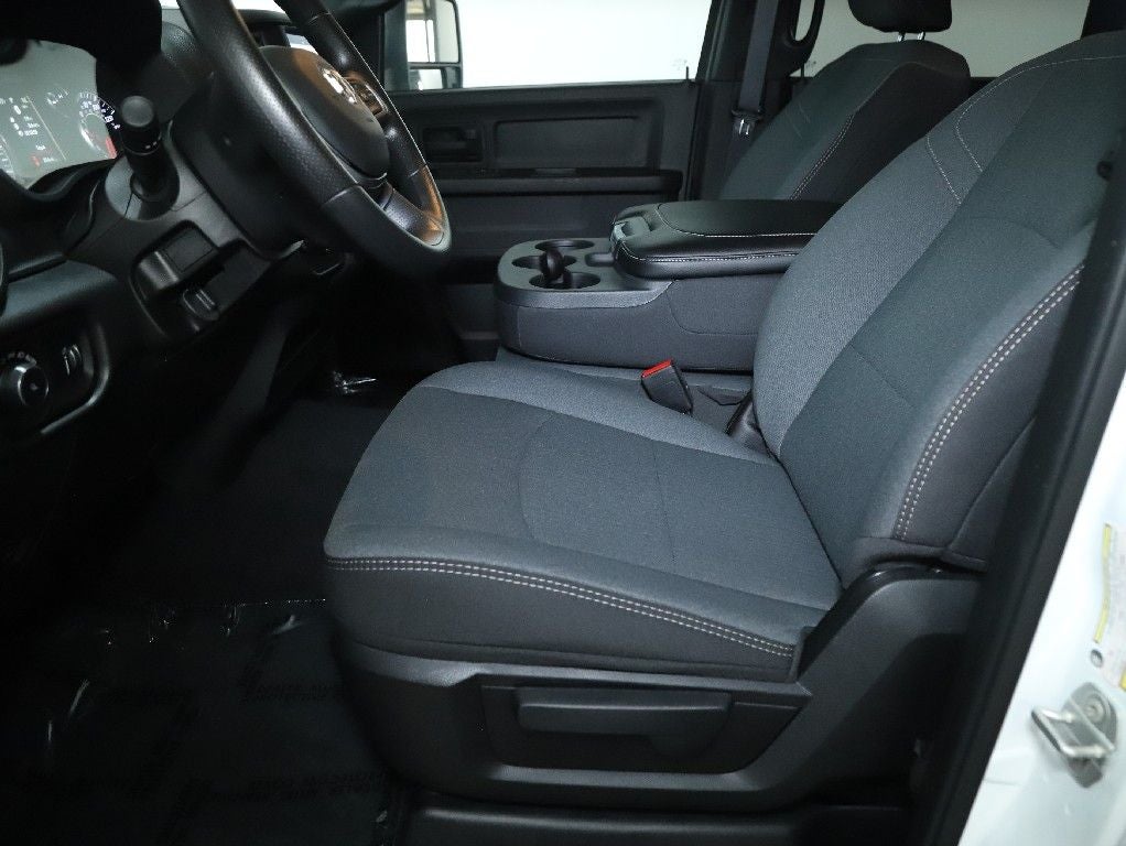2024 RAM 2500 Tradesman Crew Cab 4x4 6'4' Box