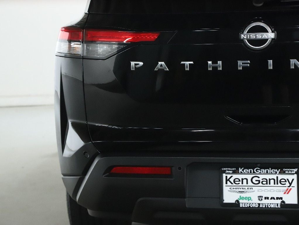 2022 Nissan Pathfinder SV 4WD