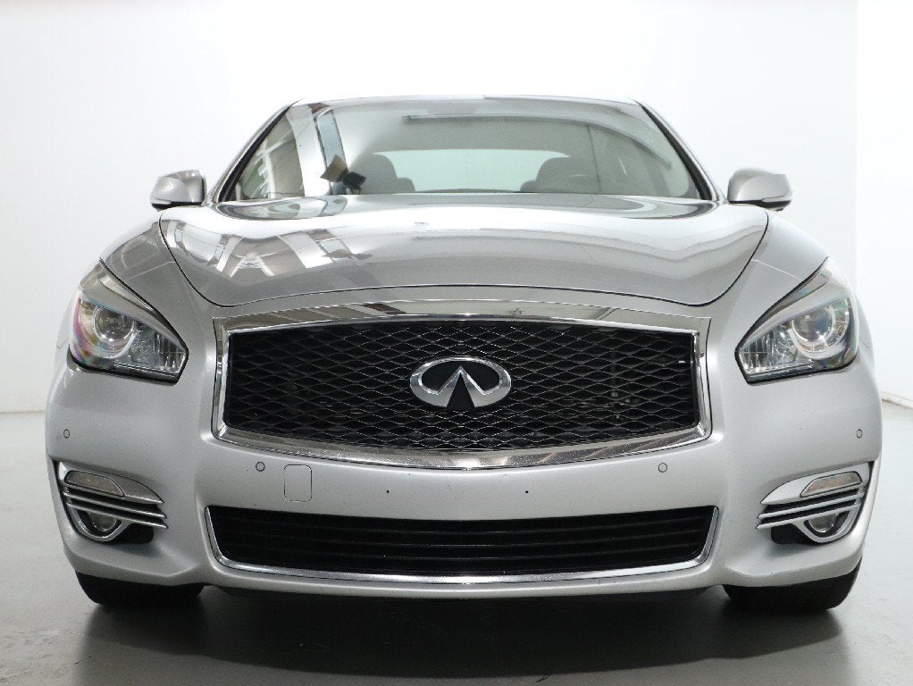 2018 INFINITI Q70 3.7X LUXE