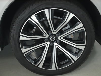 2023 Volvo XC60 B5 Ultimate Bright Theme