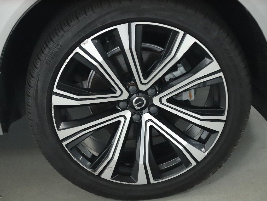2023 Volvo XC60 B5 Ultimate Bright Theme