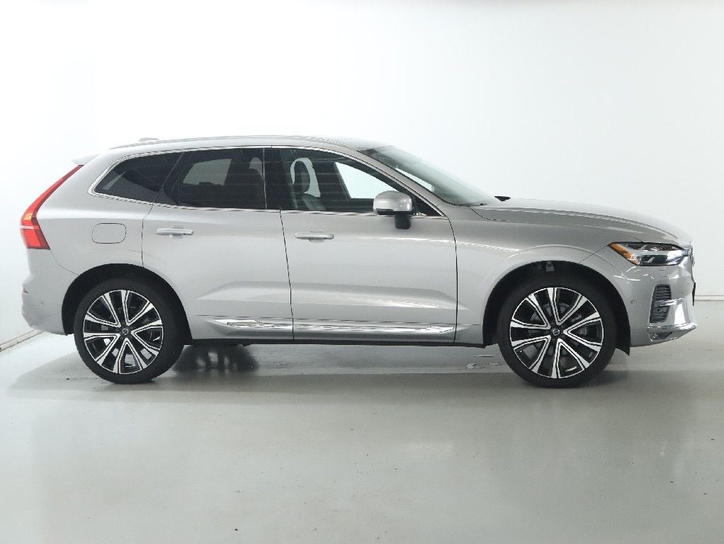 2023 Volvo XC60 B5 Ultimate Bright Theme