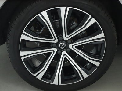 2023 Volvo XC60 B5 Ultimate Bright Theme
