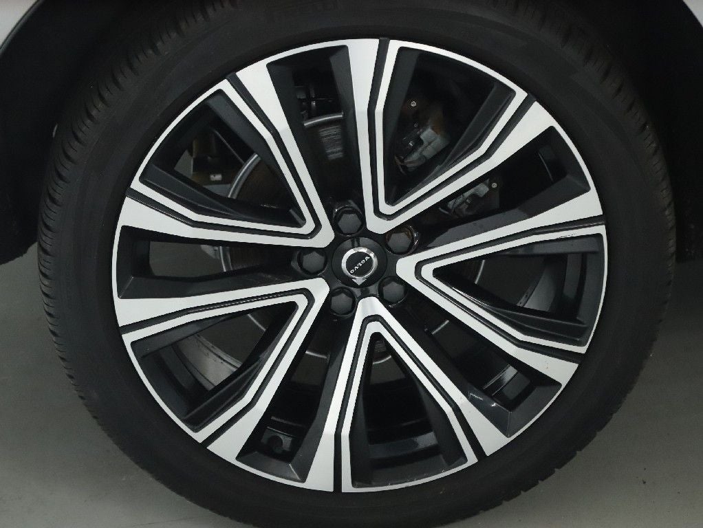 2023 Volvo XC60 B5 Ultimate Bright Theme
