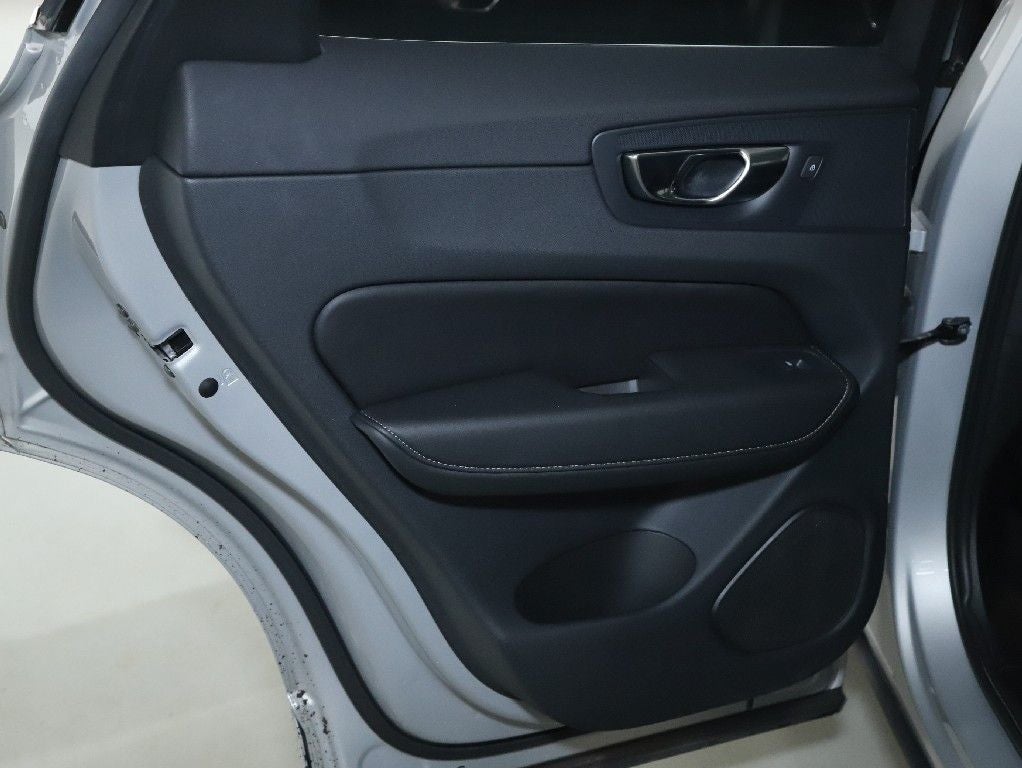 2023 Volvo XC60 B5 Ultimate Bright Theme