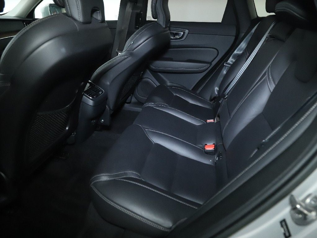 2023 Volvo XC60 B5 Ultimate Bright Theme