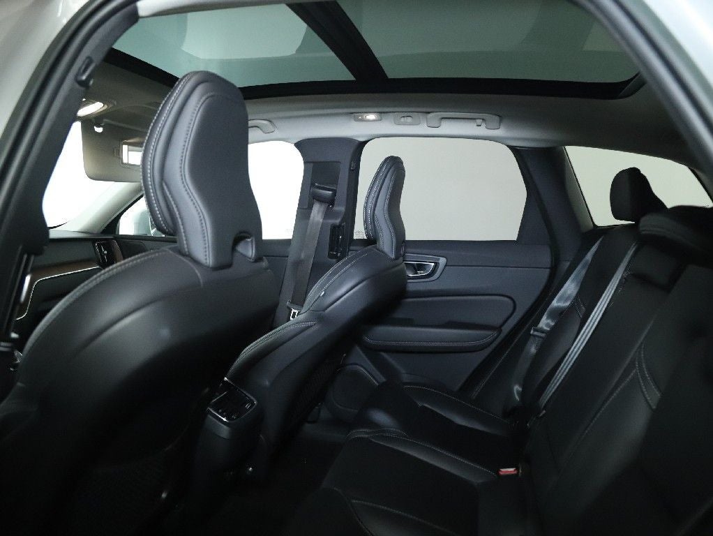 2023 Volvo XC60 B5 Ultimate Bright Theme