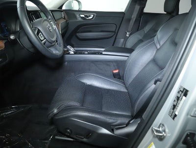 2023 Volvo XC60 B5 Ultimate Bright Theme