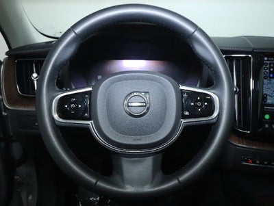 2023 Volvo XC60 B5 Ultimate Bright Theme