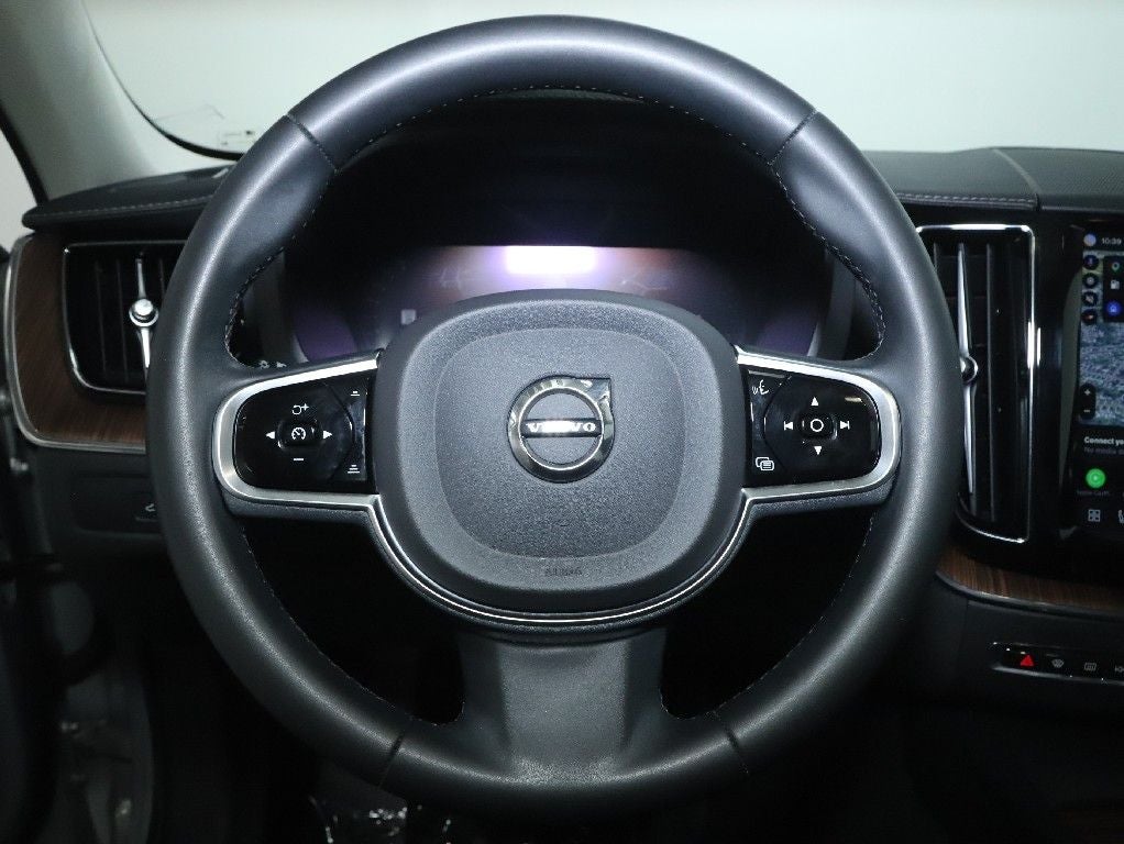 2023 Volvo XC60 B5 Ultimate Bright Theme