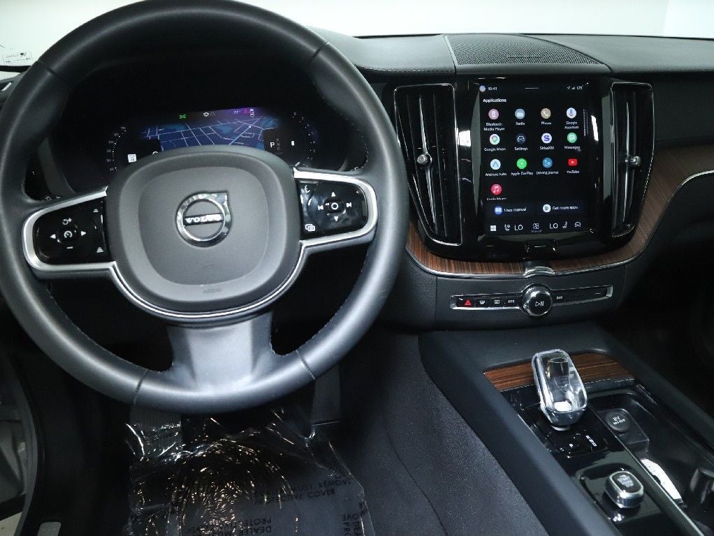 2023 Volvo XC60 B5 Ultimate Bright Theme