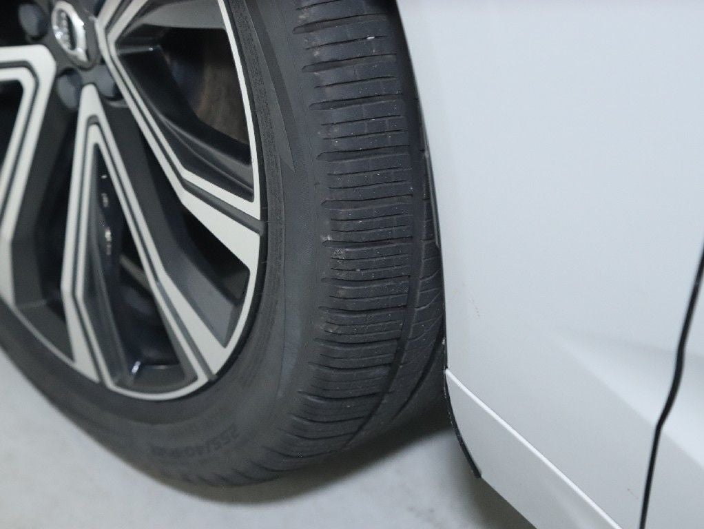 2023 Volvo XC60 B5 Ultimate Bright Theme