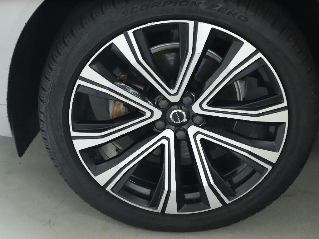 2023 Volvo XC60 B5 Ultimate Bright Theme