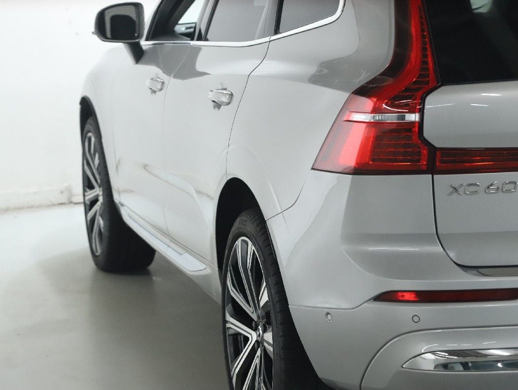 2023 Volvo XC60 B5 Ultimate Bright Theme