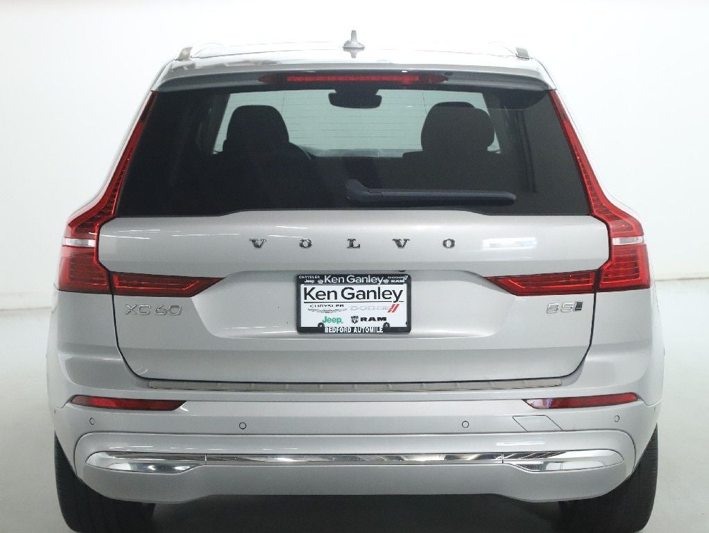 2023 Volvo XC60 B5 Ultimate Bright Theme