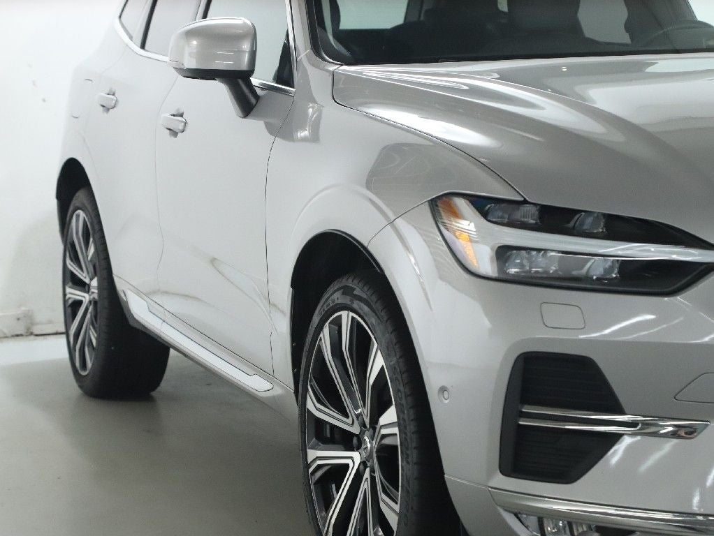 2023 Volvo XC60 B5 Ultimate Bright Theme
