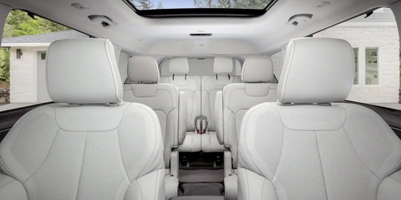 Jeep Grand Cherokee 4xe – Spacious interior with premium seating.