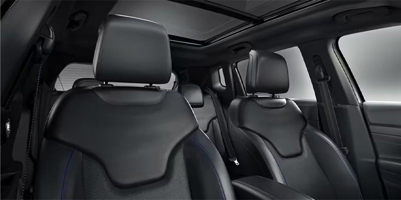 Jeep Compass – Spacious interior with premium seating.